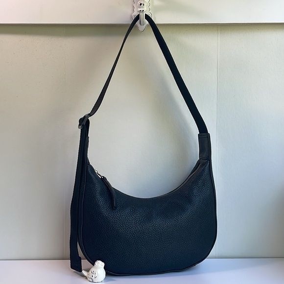 BAGGU Original Release Small Leather Crescent Bag In Black - Picture 4 of 17